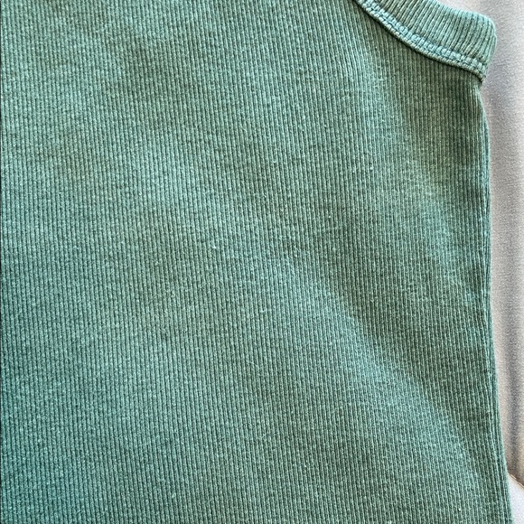 Lot of a new day layering tanks - Picture 14 of 15